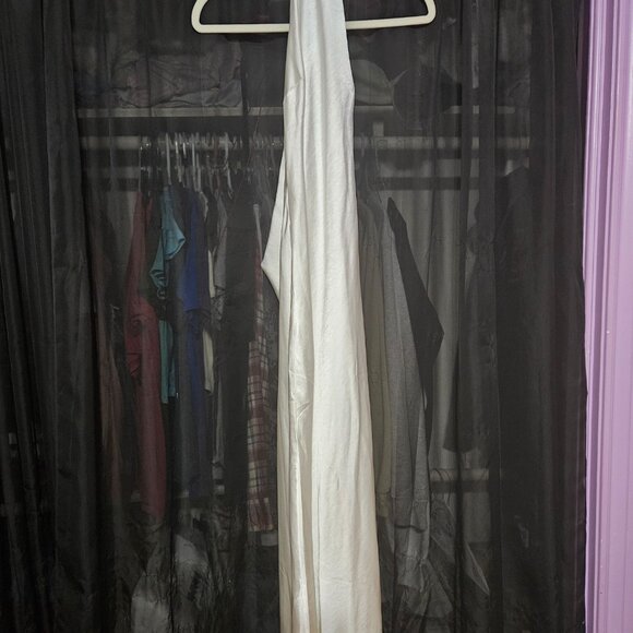 Meshki paulette satin maxi dress with bow - Picture 8 of 8